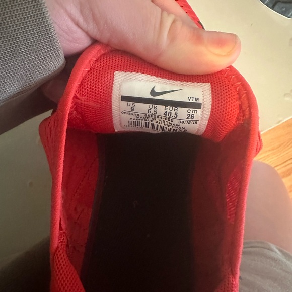 Red white and black air maxes size 9 - Picture 3 of 3